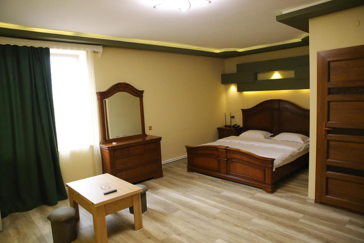 Hotel Gold Guiumri Exterior foto